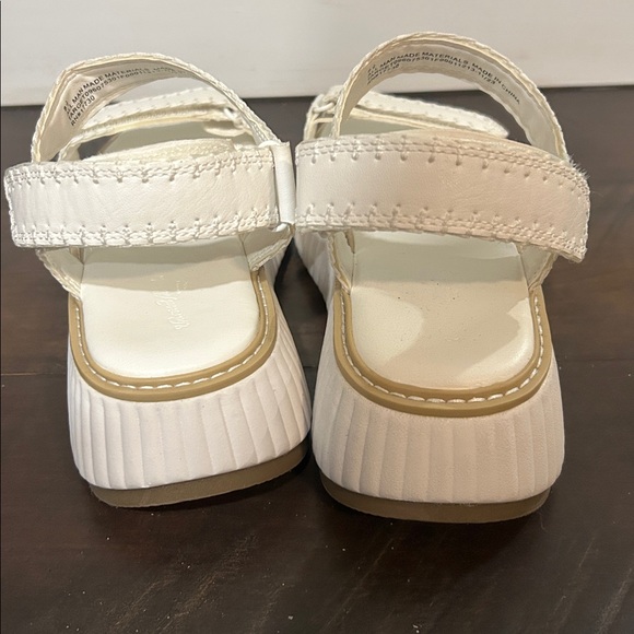 Universal Thread white platform sandal comfy - Picture 4 of 8